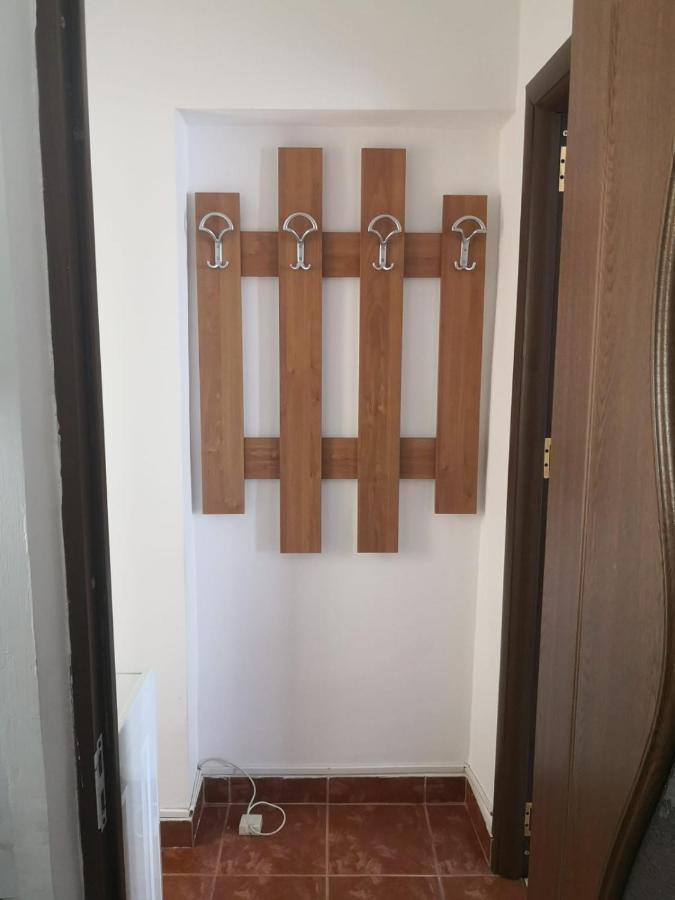 Apartament Cu Doua Camere Târgu Jiu Exteriér fotografie